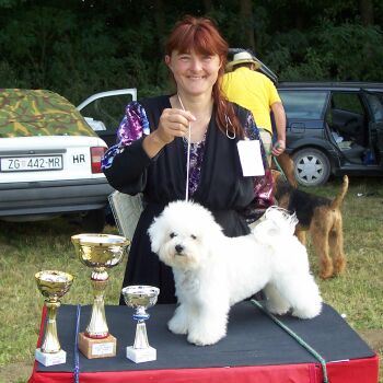 HANNAH ODEBL Z PODCHOTOUC�