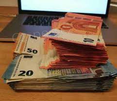 Nab�z�m smluvn� �v�r od 50 000 K� do 30 000 000 K�.