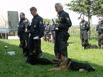 V�t�zov� P2 - zleva npor. Fojt�k, pprap. Ka�p�rek a prap. �berall.