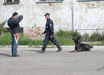 ..a hned pot� st�e�il figuranta p�i dokon�en� prohl�dky.